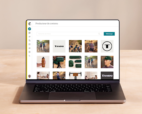 Producteur de contenu Mailchimp rempli de ressources marketing sur l'écran d'un ordinateur portable.