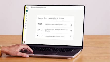 Un laptop che visualizza la segmentazione predittiva e la probabilità di acquistare nuovamente