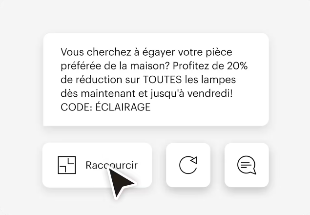 Version simplifiée de l’interface utilisateur de Mailchimp illustrant les outils basés sur l’IA que les clients peuvent utiliser pour rédiger et modifier des campagnes SMS. L’IA suggère un message marketing indiquant : « Vous cherchez à égayer votre pièce préférée de la maison ? Profitez de 20 % de réduction sur TOUTES les lampes dès maintenant et jusqu’à vendredi ! CODE : LUMINAIRE »
