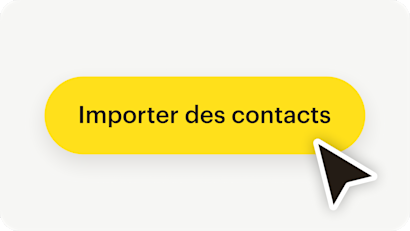 Image d'une interface utilisateur abstraite flottante avec un curseur de souris positionné au-dessus d'un bouton, illustrant la facilité avec laquelle les utilisateurs peuvent importer des profils de clients SMS uniquement.
