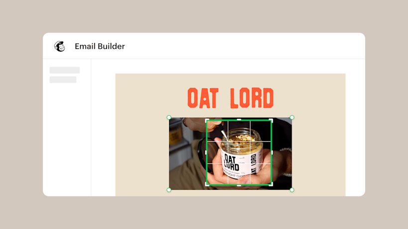 Mani che tengono un barattolo di latte d'avena Oat Lord su uno sfondo scuro, con il nome del marchio mostrato in testo color corallo sopra