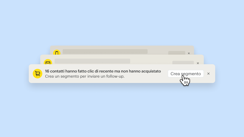 Popup di notifica che mostra "16 contatti hanno cliccato di recente ma non hanno acquistato" con un pulsante "Crea Segmento" e il puntatore del cursore